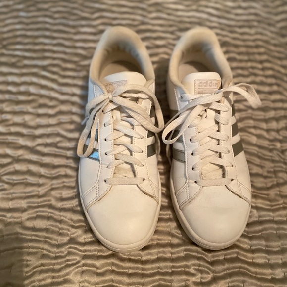 Adidas size 9 - Picture 2 of 3